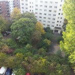 Krautstr., hinter Strausberger Platz 11-14, Fläche ausgewiesen als "geschützte Grünfläche", 23.10.2015